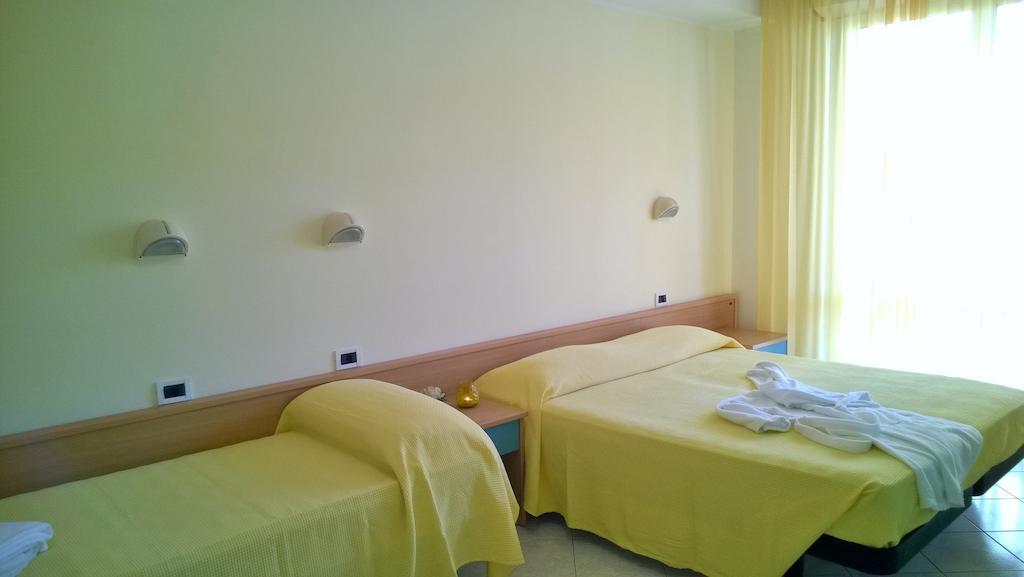 Hotel Paola Garden - Nuova Gestione Bellariva Di Rimini Oda fotoğraf